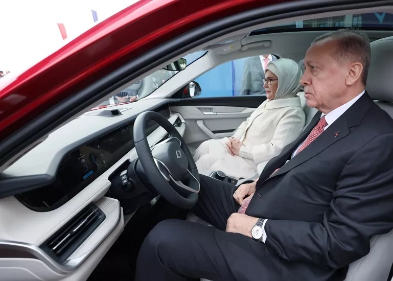 В Турции появился национальный электромобиль Togg T10X