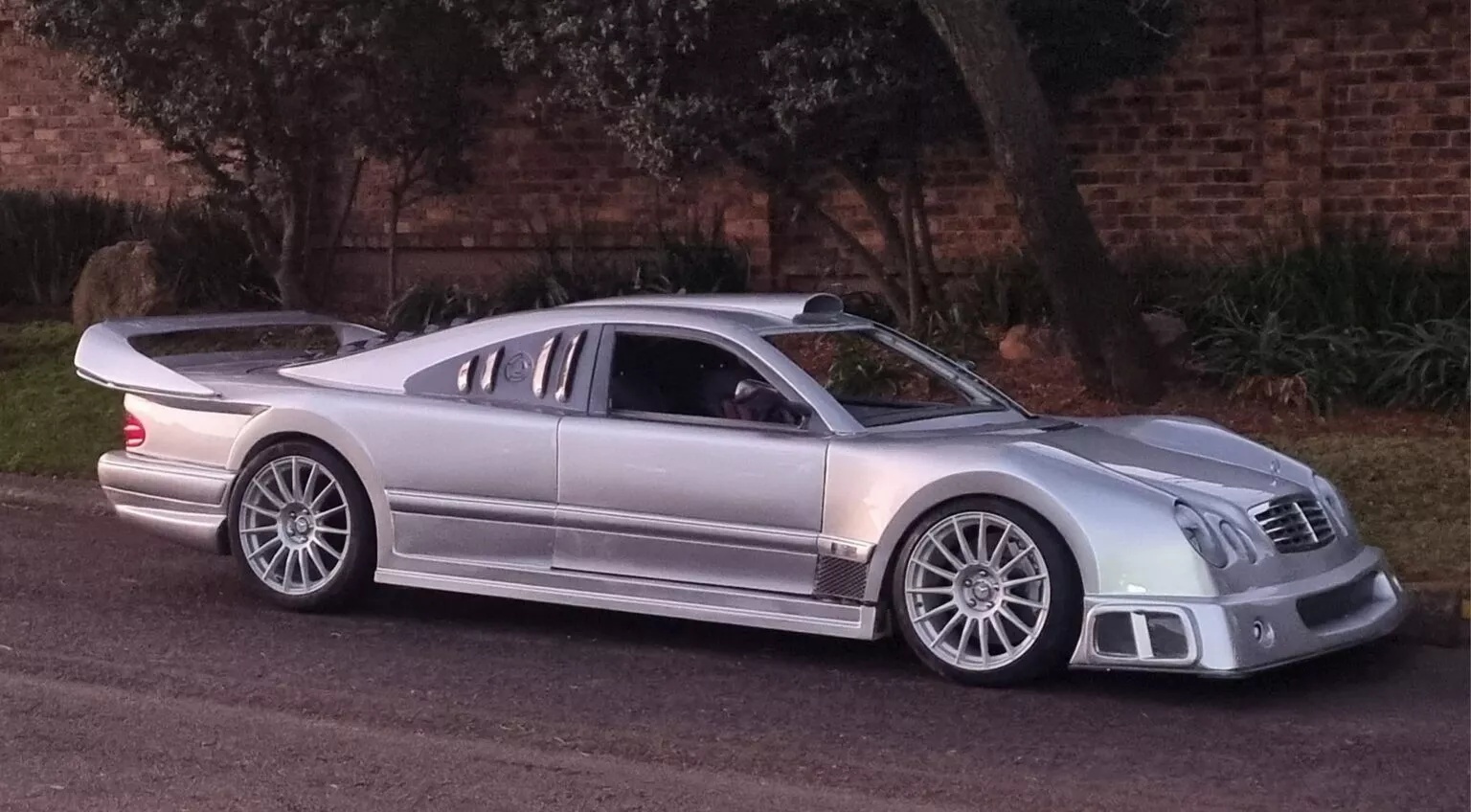 Умелец из Южной Африки переделал Mercedes-Benz E-Class W210 в копию  гоночного CLK GTR - Автомобильная газета Клаксон. Mercedes-Benz.  Mercedes-Benz E-Class W210. Новости. Новости сегодня. Последние новости.