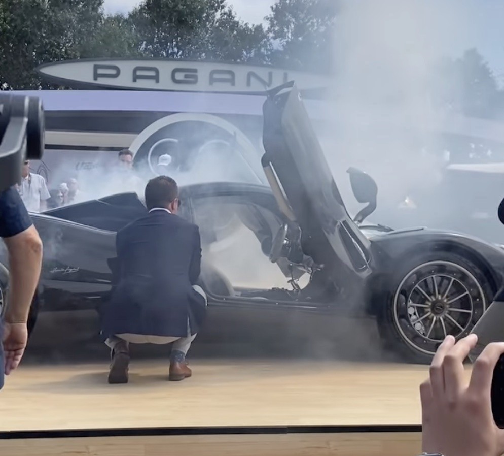 С Pagani Utopia на шоу в Монтерее произошел дымный инцидент - Автомобильное  издание Клаксон. Pagani. Pagani Utopia. Новости. Новости сегодня. Последние  новости.