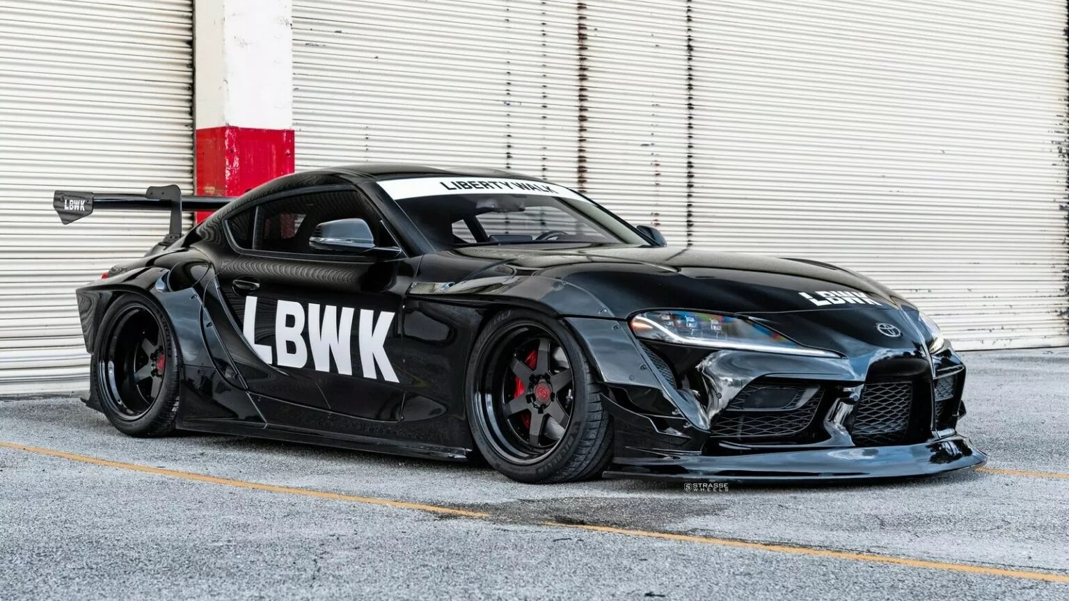 Японский тюнер Liberty Walk представил свой вариант Toyota Supra -  Автомобильная газета Клаксон. Toyota. Toyota Supra. Новости. Новости  сегодня. Последние новости.