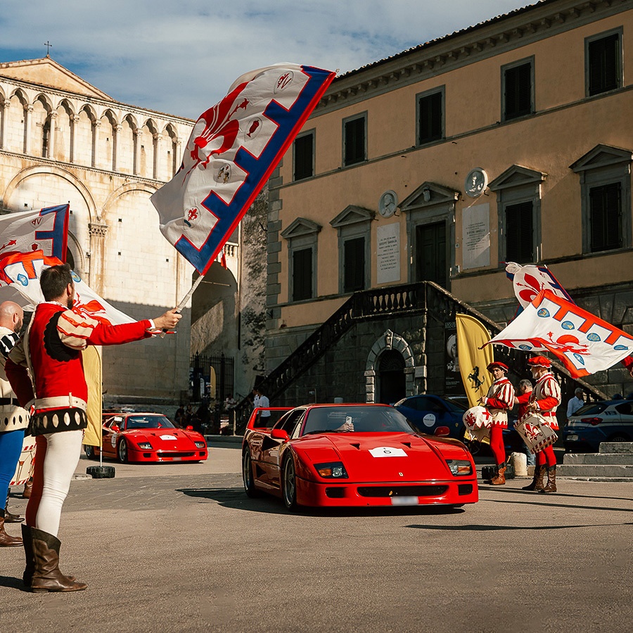 В Италии состоялся пробег из сорока Ferrari F40 - Автомобильное издание  Клаксон. Ferrari. Ferrari F40. Новости. Новости сегодня. Последние новости.