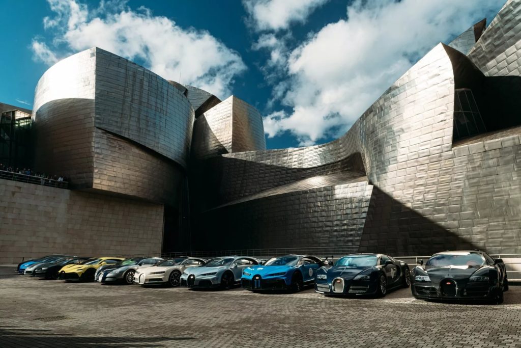 Владельцы Bugatti провели масштабный тур