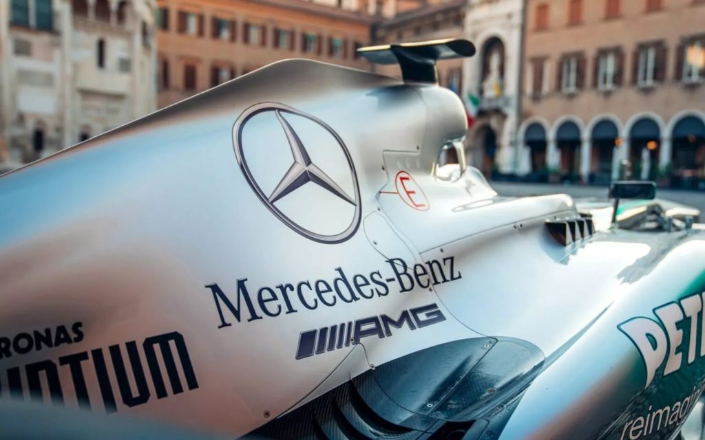 Mercedes F1 Хэмилтона продали за 18,8 миллиона долларов