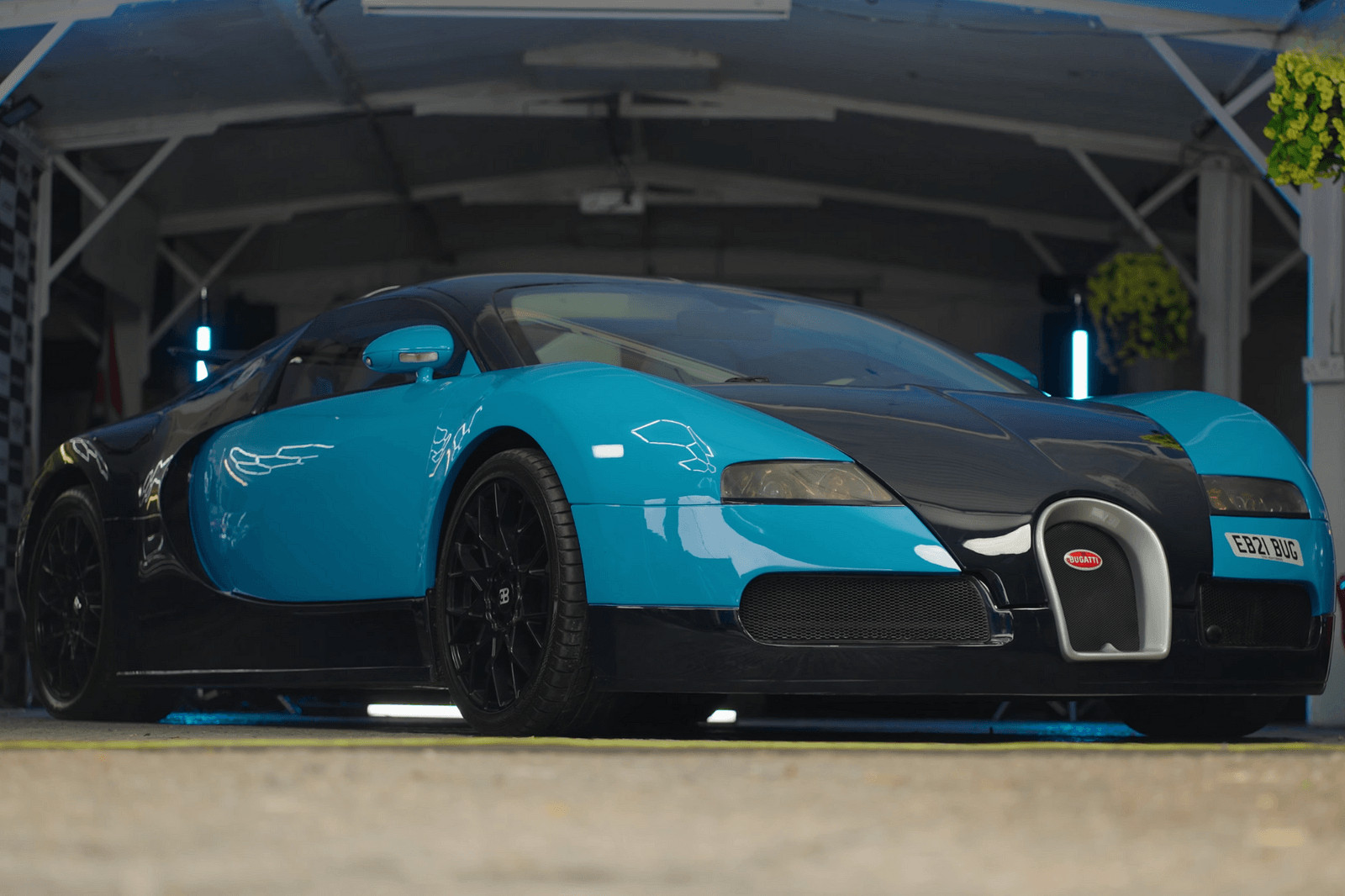     Bugatti Veyron      150 000   -         